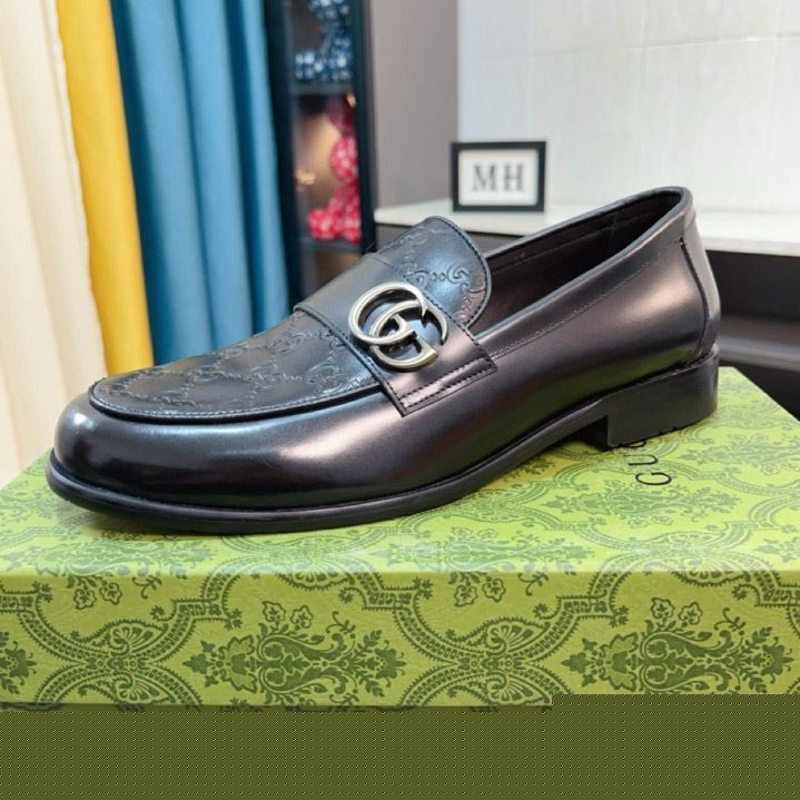 G*u*i leather shoes